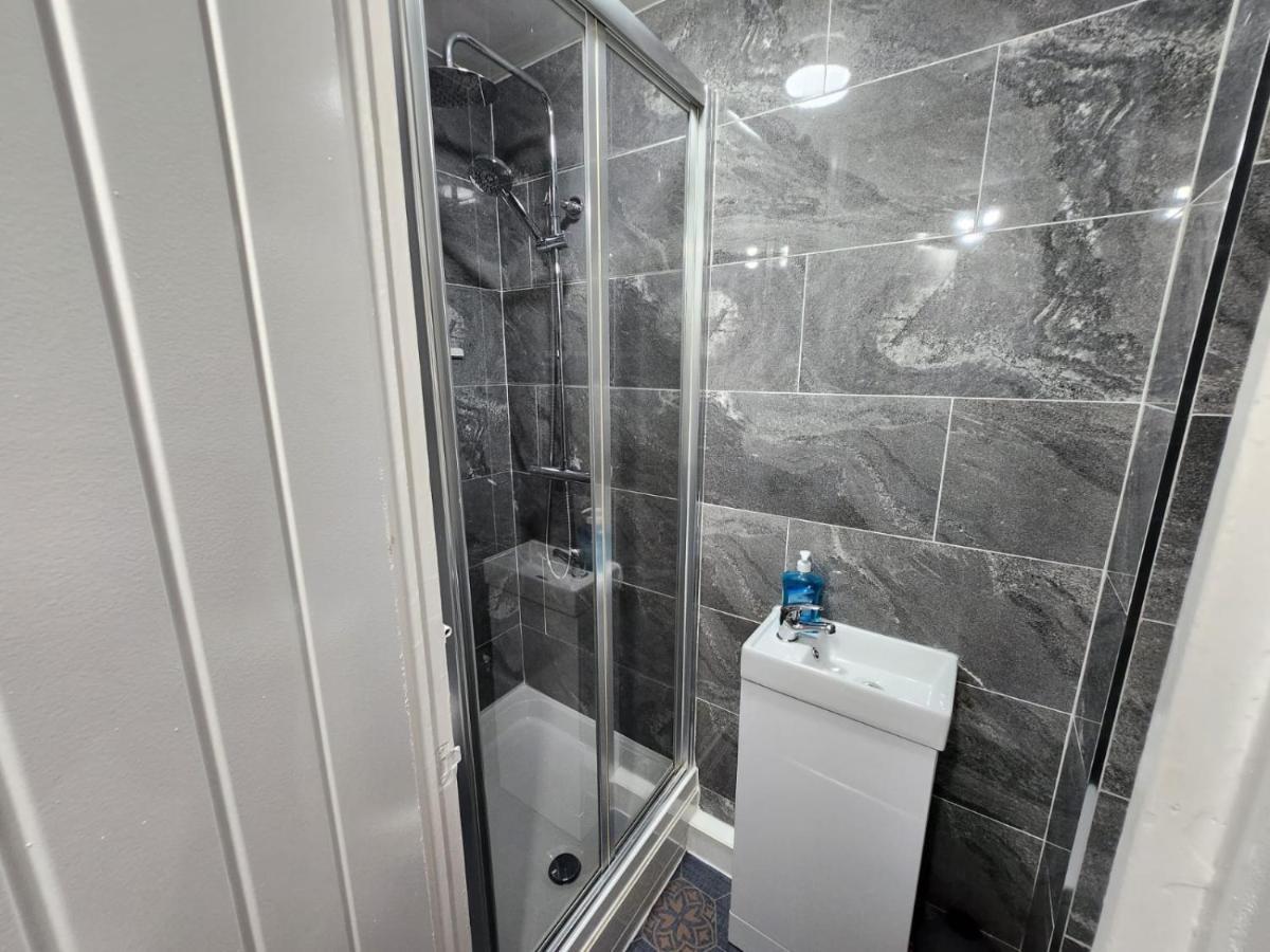 4 Bedroom 2 Bathroom Shared House - Near Bhx And Nec Birmingham Exteriér fotografie