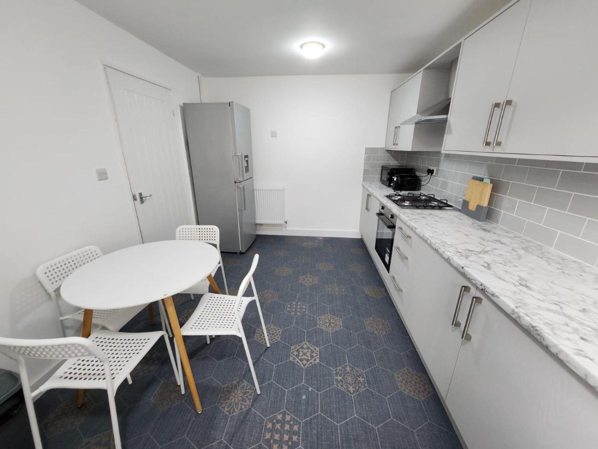 4 Bedroom 2 Bathroom Shared House - Near Bhx And Nec Birmingham Exteriér fotografie