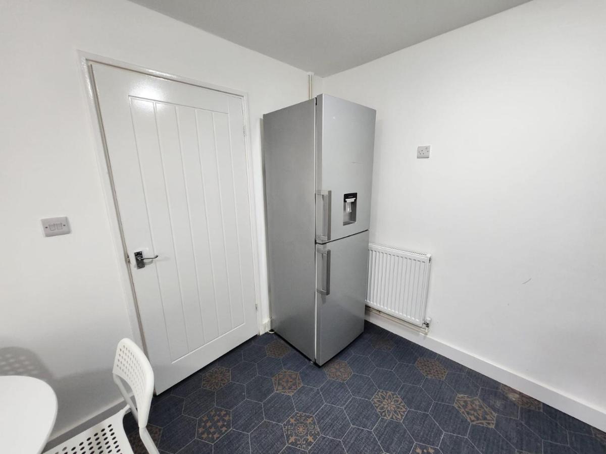 4 Bedroom 2 Bathroom Shared House - Near Bhx And Nec Birmingham Exteriér fotografie