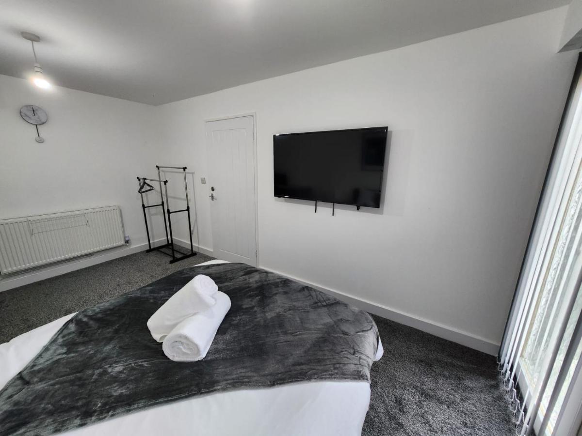 4 Bedroom 2 Bathroom Shared House - Near Bhx And Nec Birmingham Exteriér fotografie