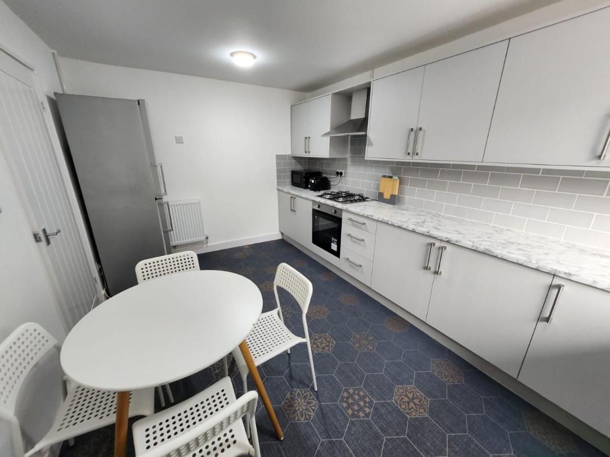 4 Bedroom 2 Bathroom Shared House - Near Bhx And Nec Birmingham Exteriér fotografie