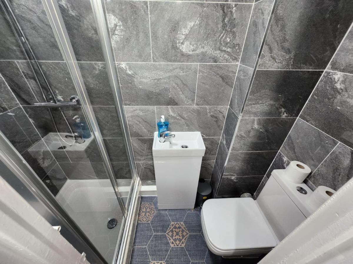 4 Bedroom 2 Bathroom Shared House - Near Bhx And Nec Birmingham Exteriér fotografie