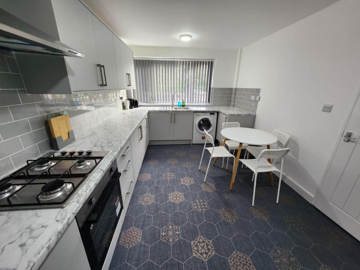4 Bedroom 2 Bathroom Shared House - Near Bhx And Nec Birmingham Exteriér fotografie